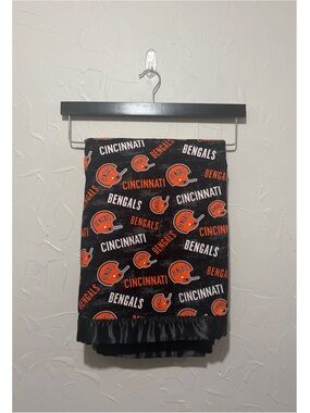 Handmade Cincinnati Bengals fleece-lined baby quilt blanket (36x44)